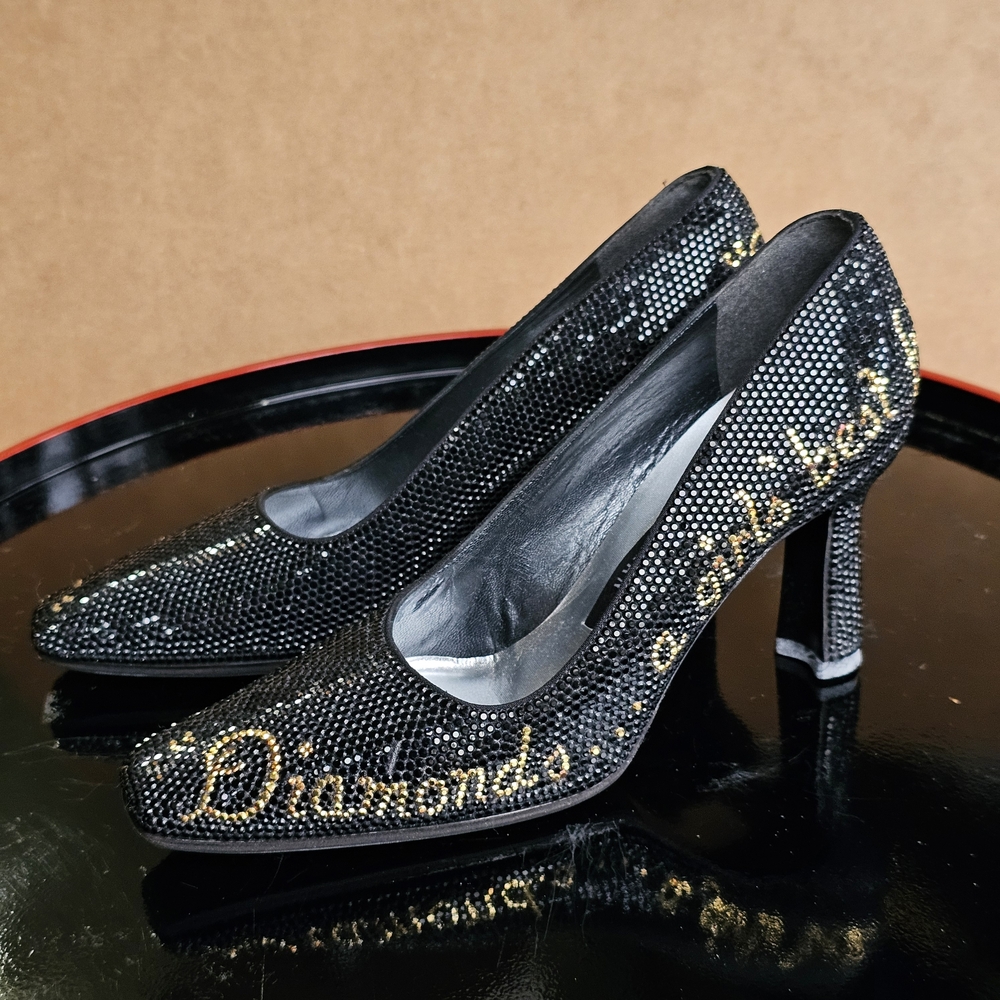 Elegant Black Heels with Gold Accents - Picture 9 of 9
